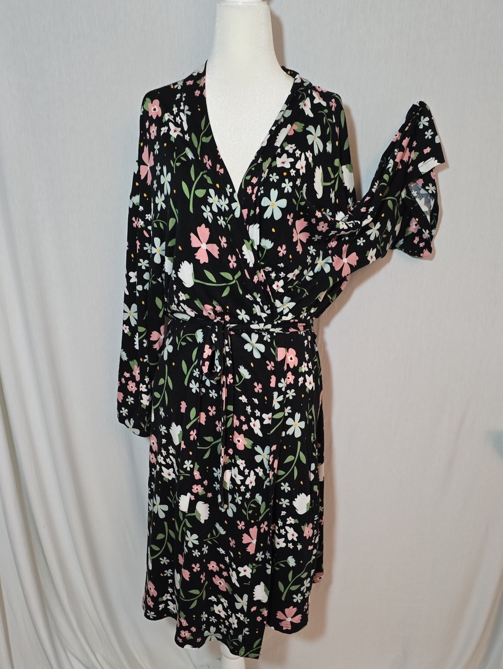 Serra Floral Robe in Black with Pink & White Flowers
